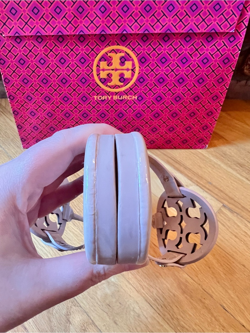 **SOLD** Tory Burch Sea Shell Pink Patent Leather Miller Sandals - Picture 8 of 10